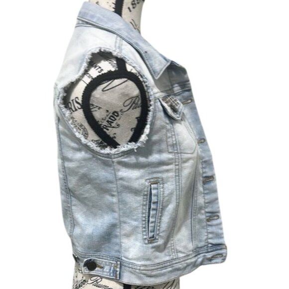 Jessica Simpson Cropped Denim Vest – Light Wash, Sleeveless, Tagged L Fits XS - Picture 3 of 11